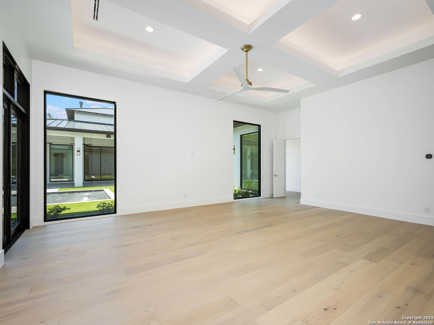 29 VINEYARD DR