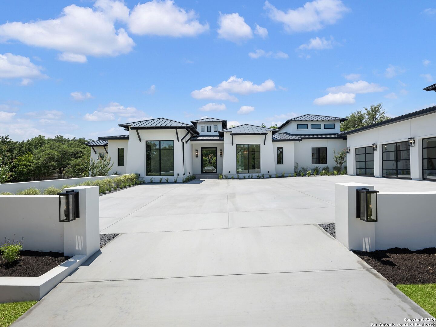 29 VINEYARD DR