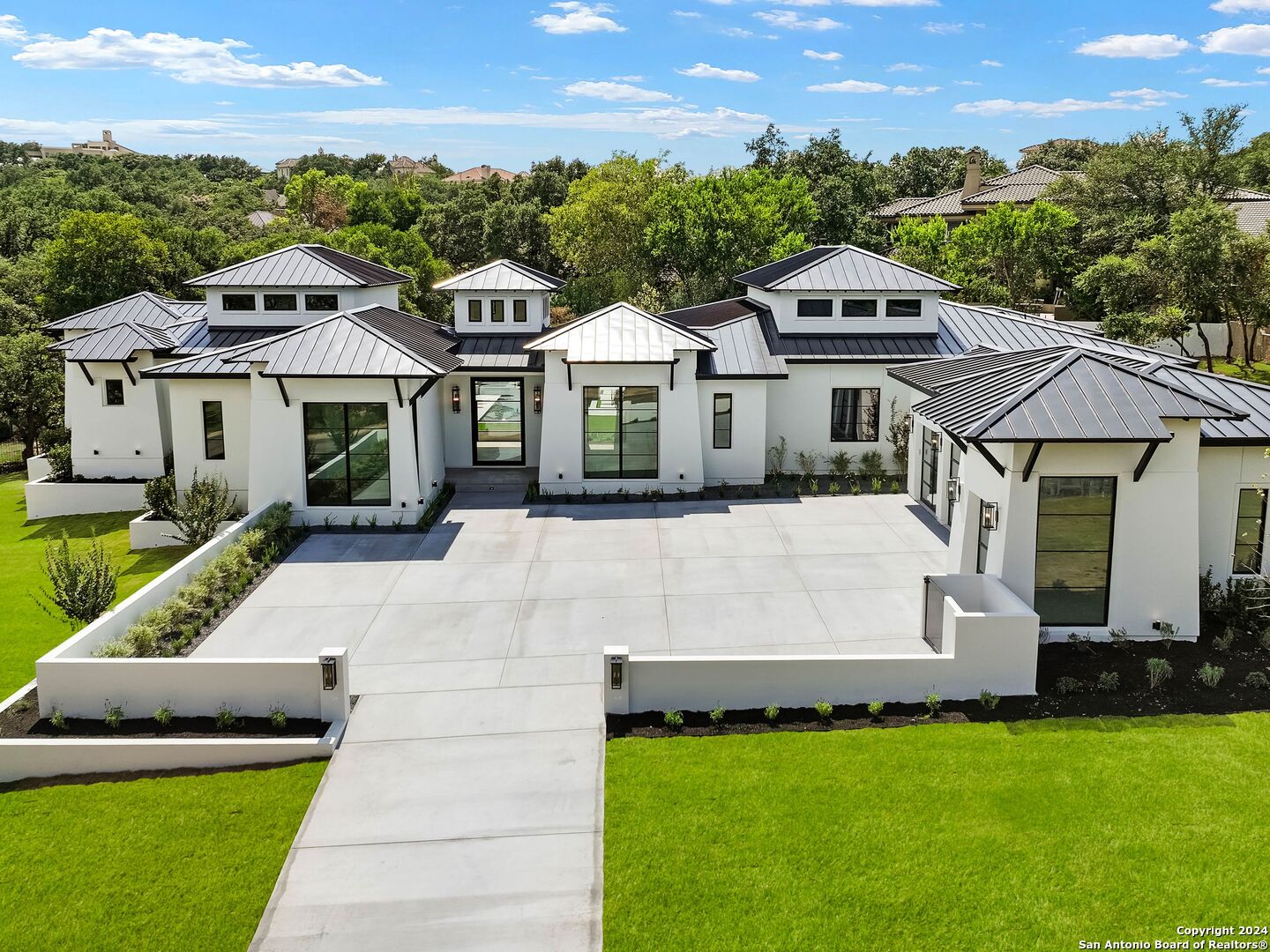 29 VINEYARD DR