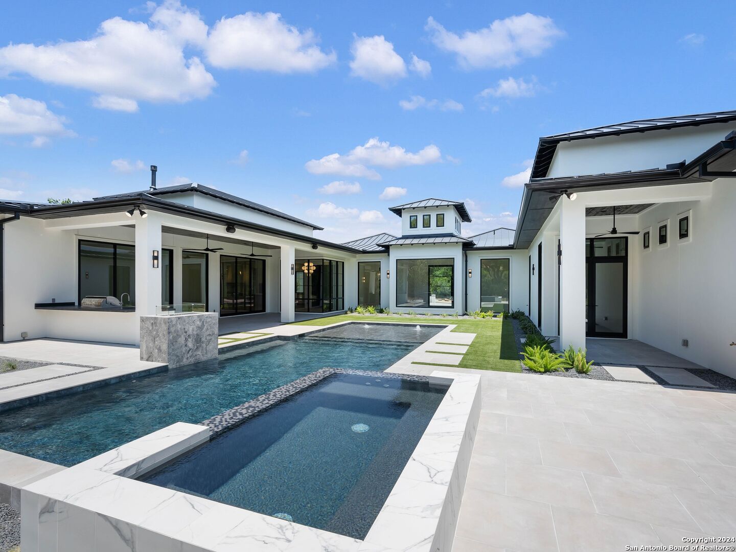 29 VINEYARD DR