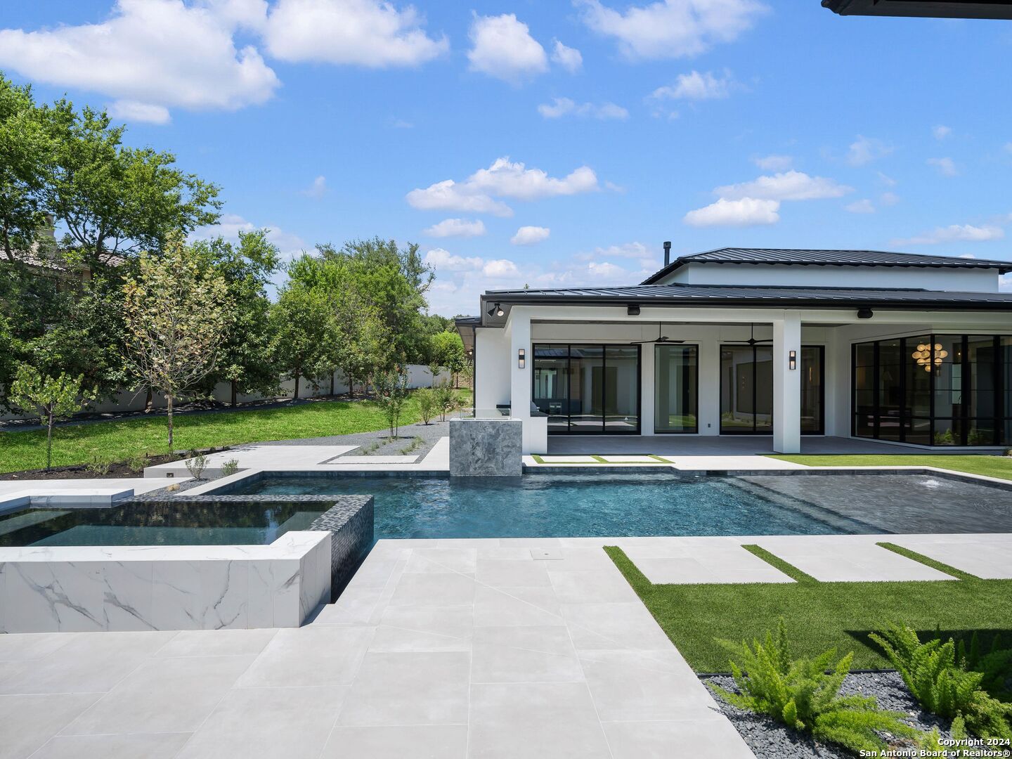 29 VINEYARD DR