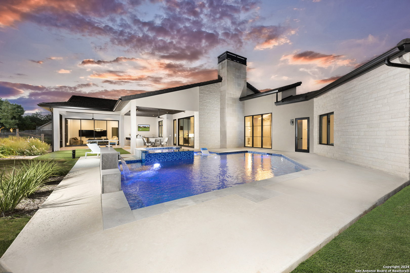 211 Clubs Dr.