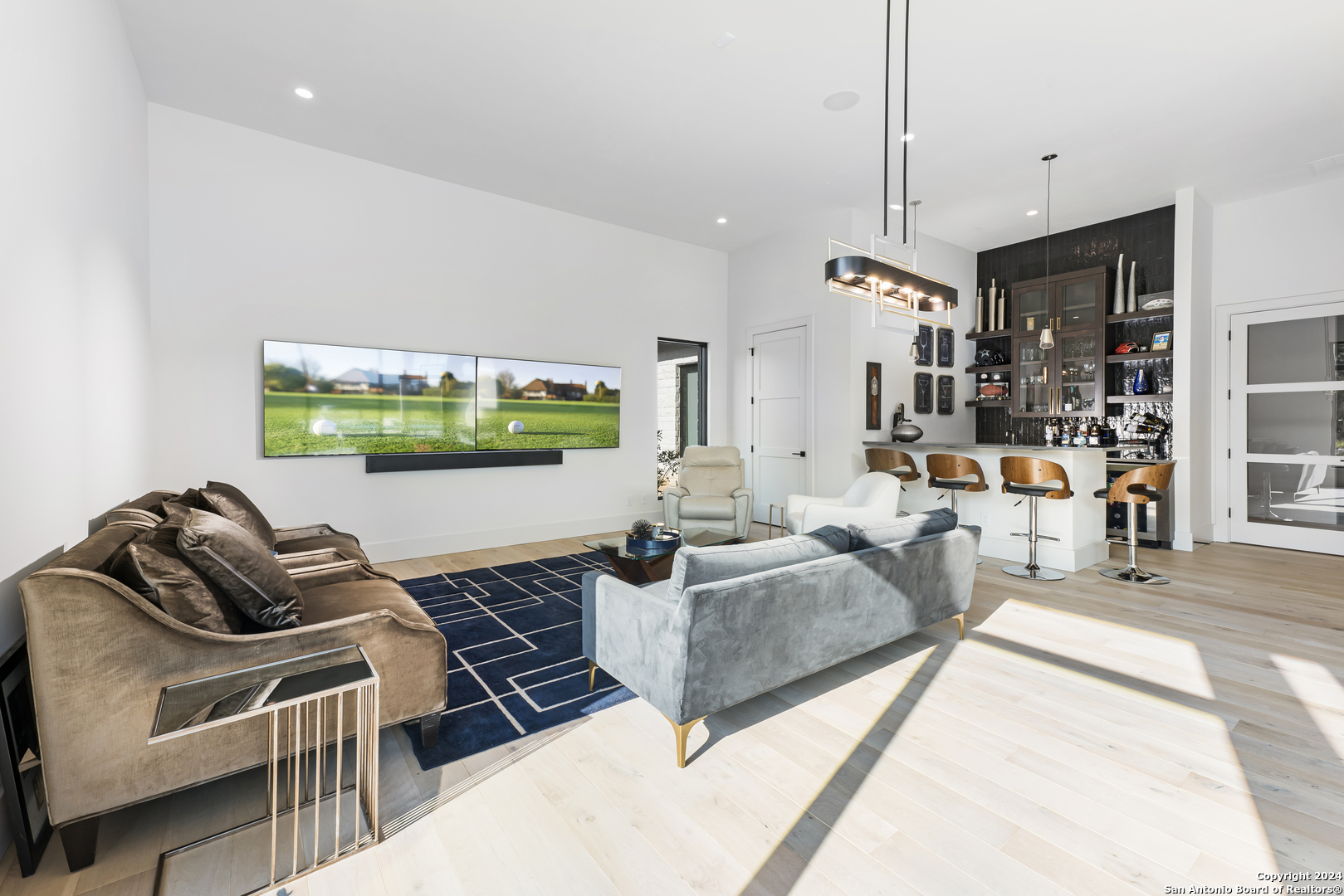 211 Clubs Dr.