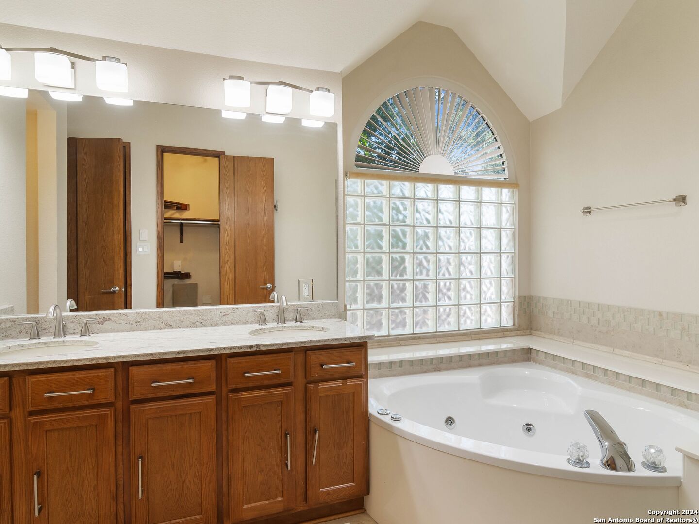 6510 AMBER OAK