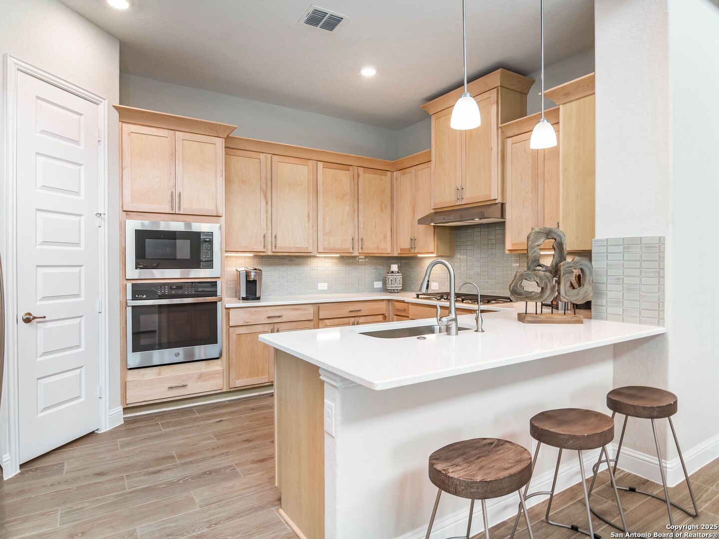 712 Pond Bluff