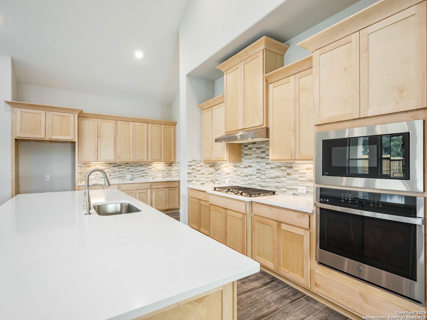 716 Pond Bluff