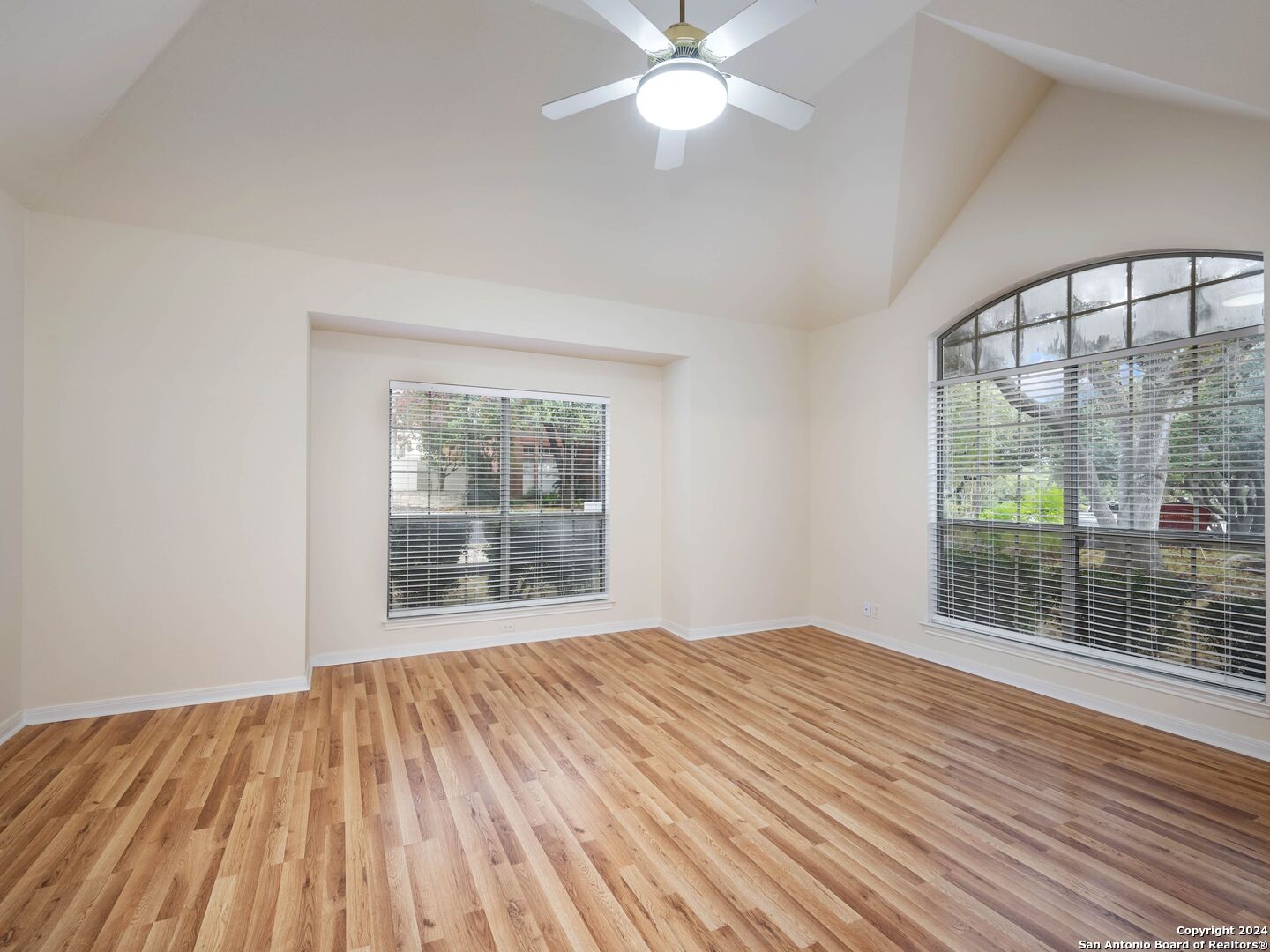 27 WINTHROP DOWNS