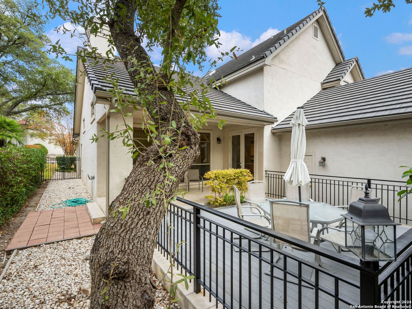 27 WINTHROP DOWNS