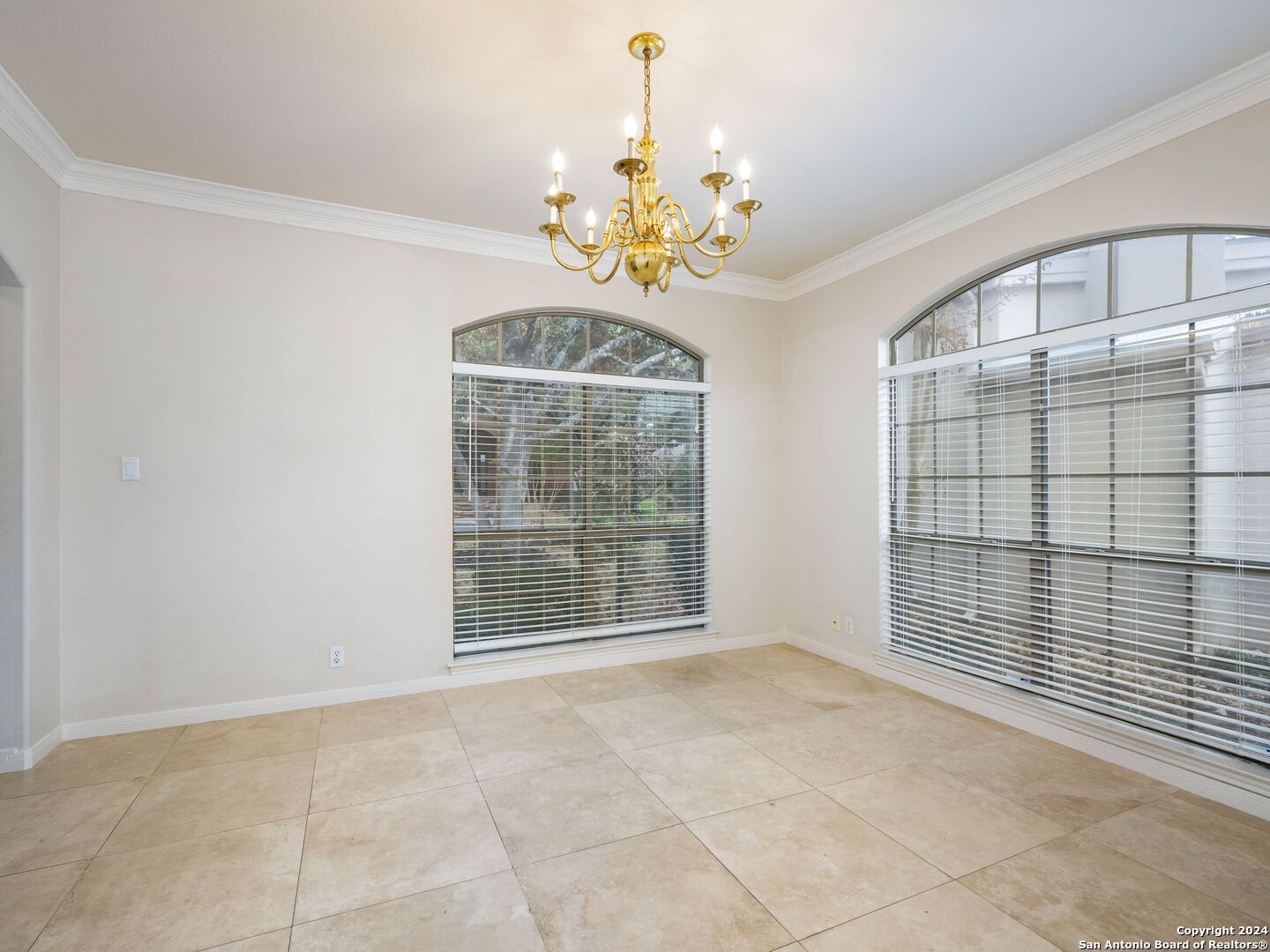27 WINTHROP DOWNS