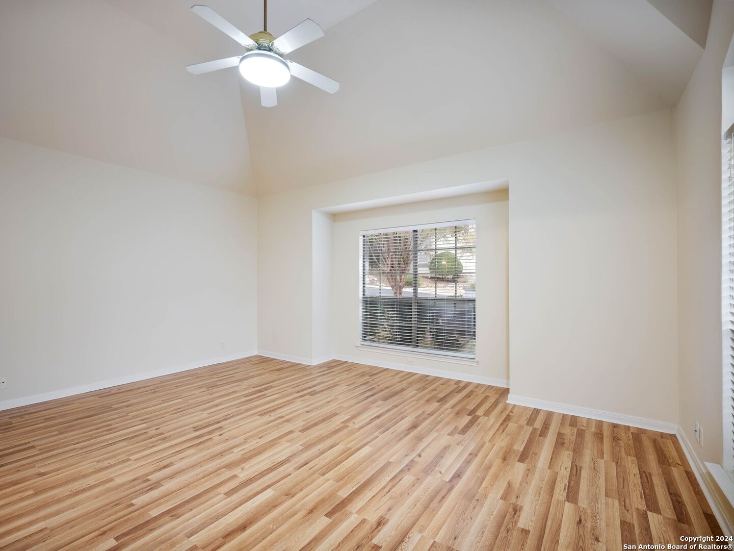 27 WINTHROP DOWNS