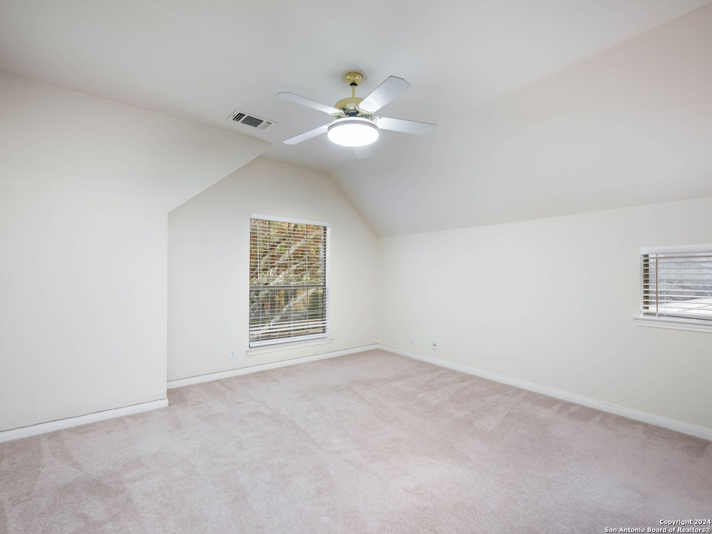 27 WINTHROP DOWNS