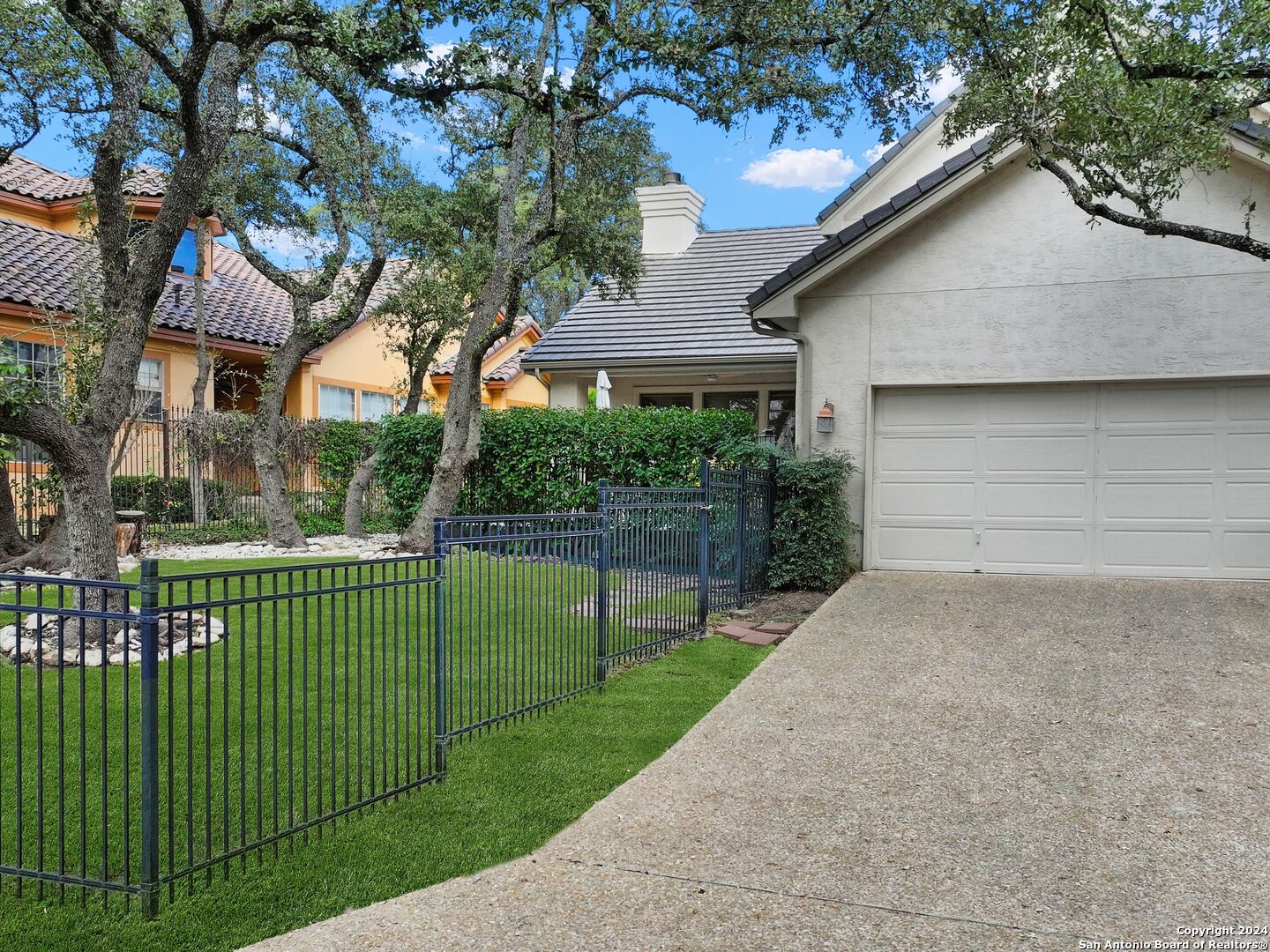 27 WINTHROP DOWNS