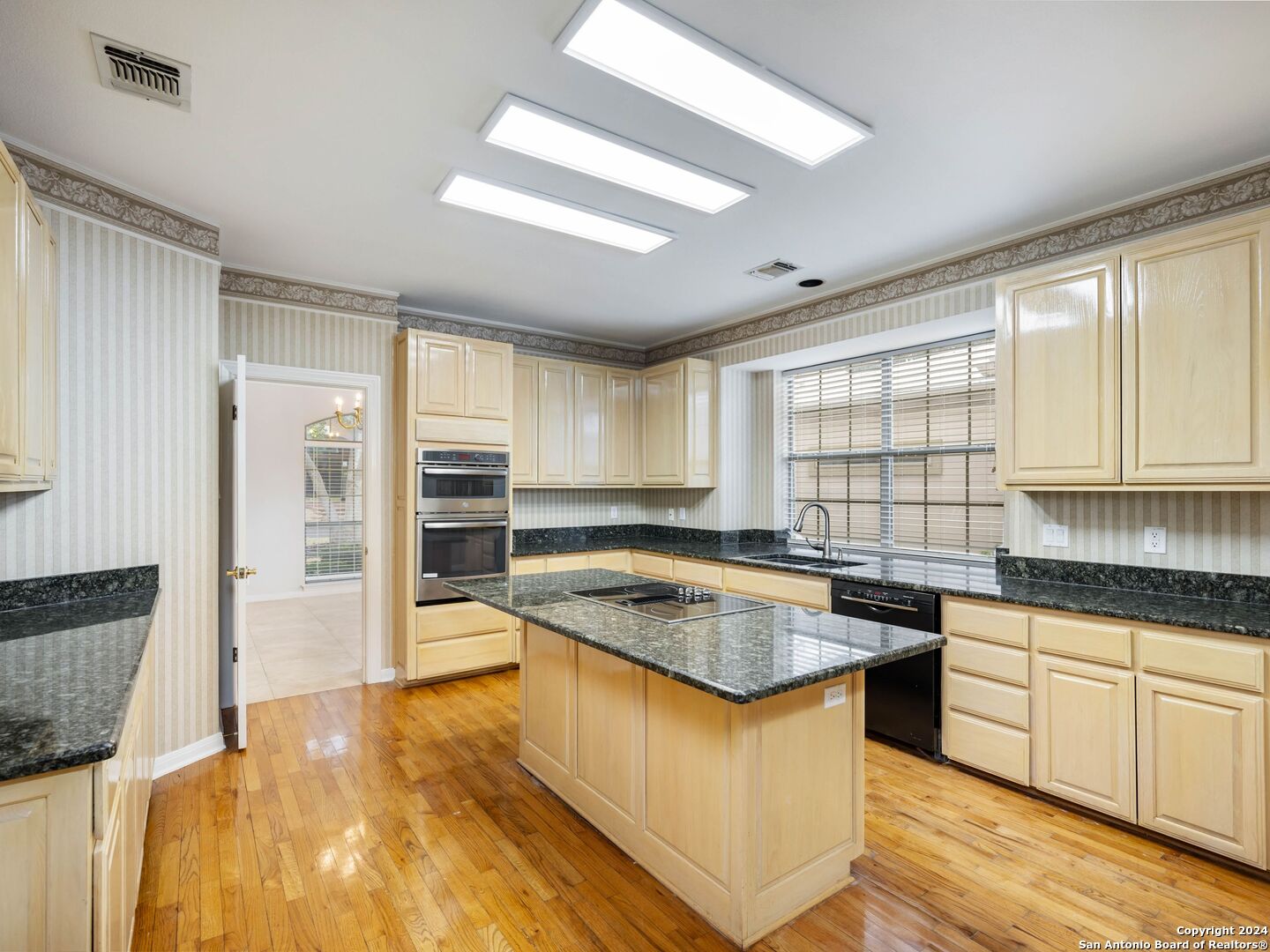 27 WINTHROP DOWNS