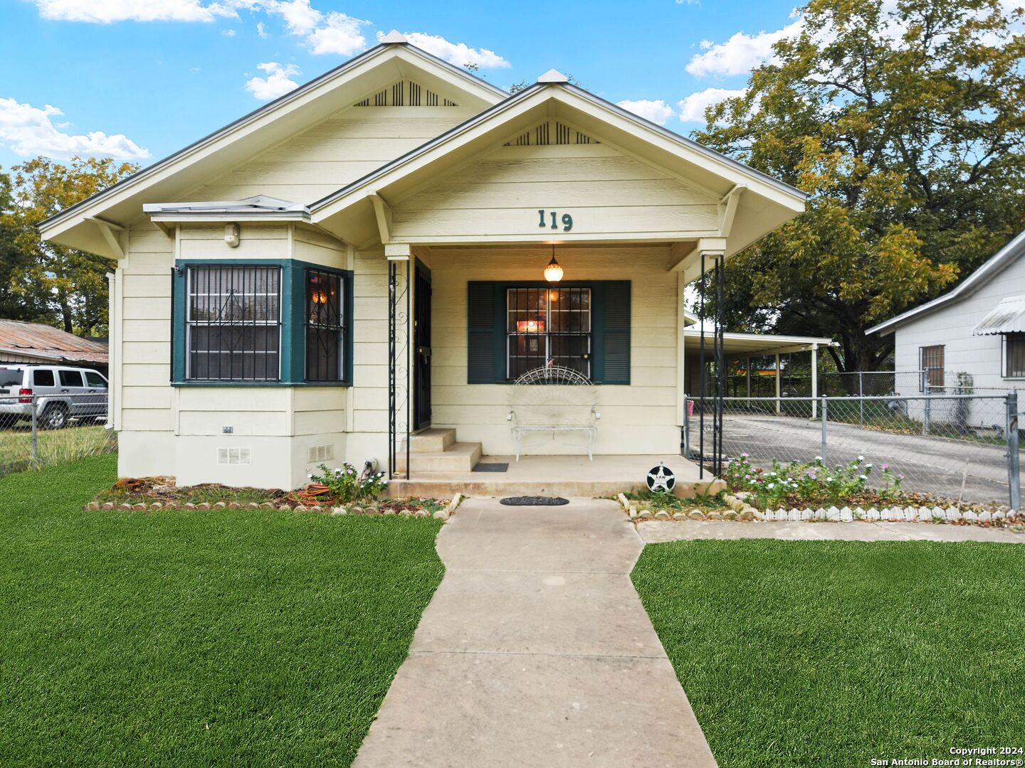 119 DACUS ST