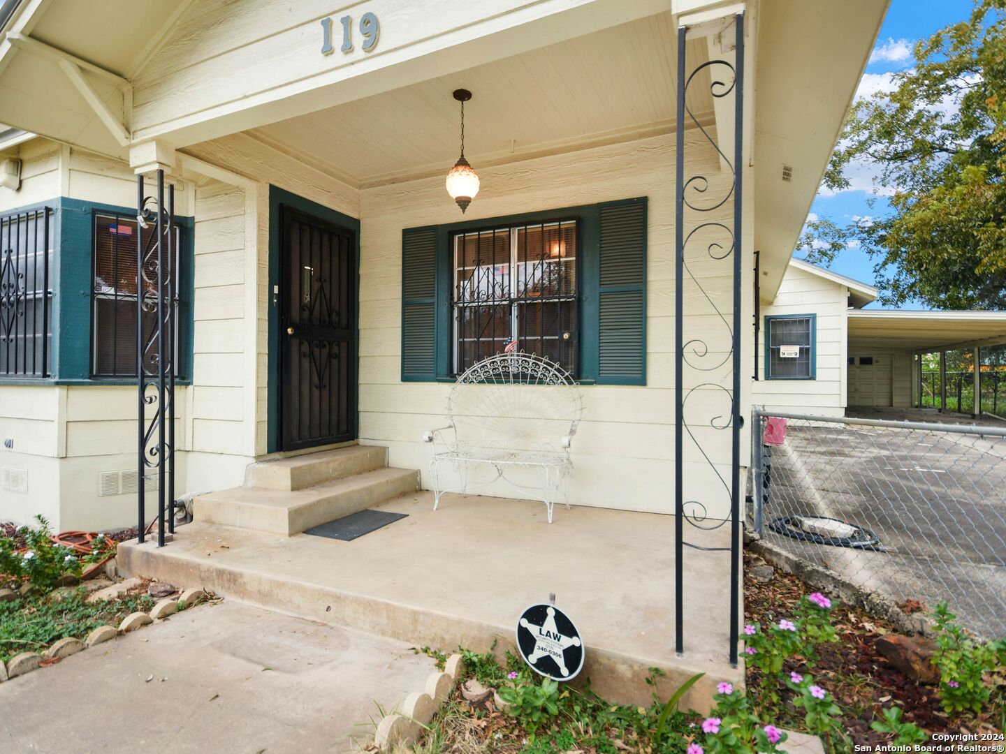 119 DACUS ST