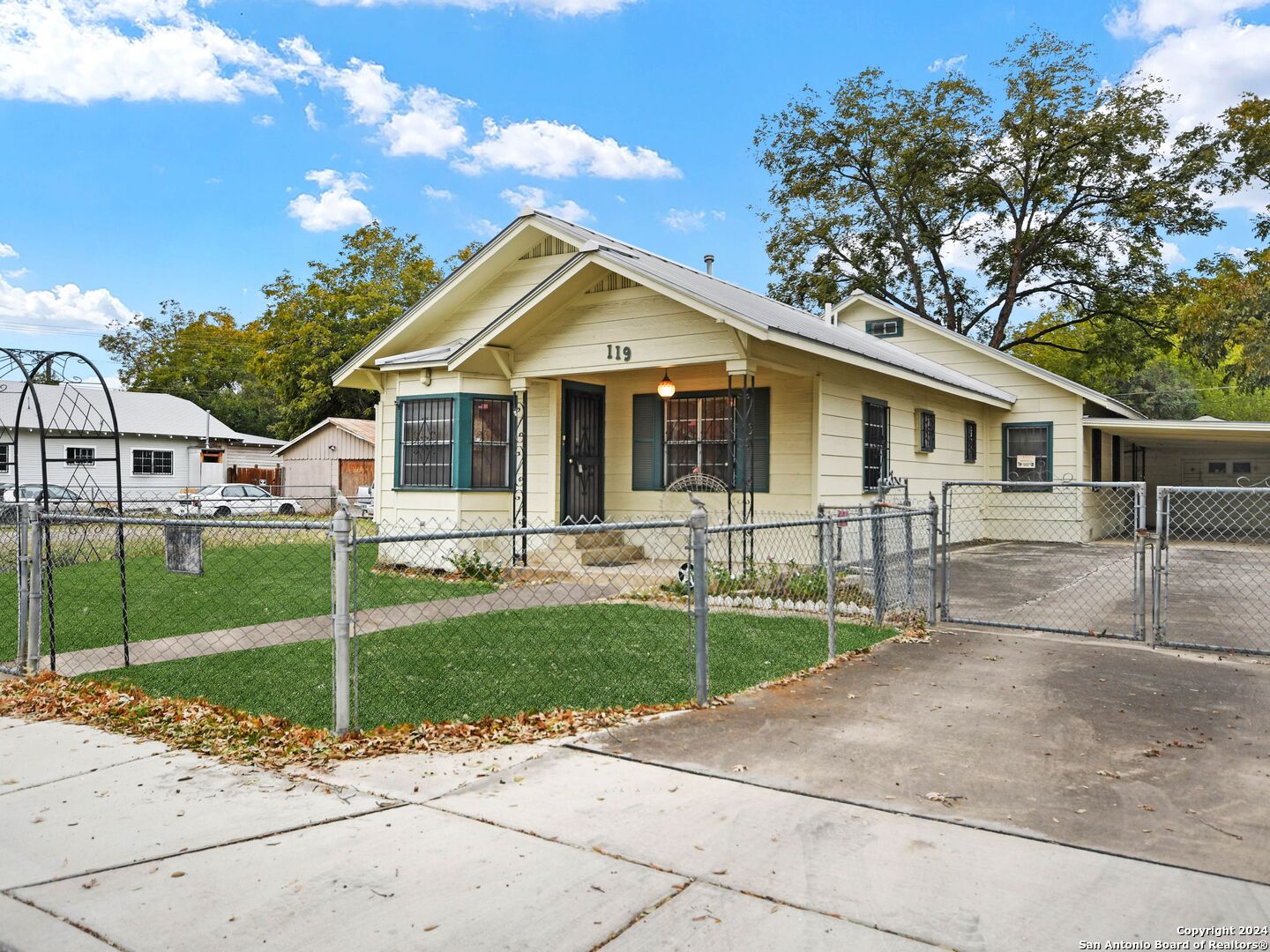 119 DACUS ST