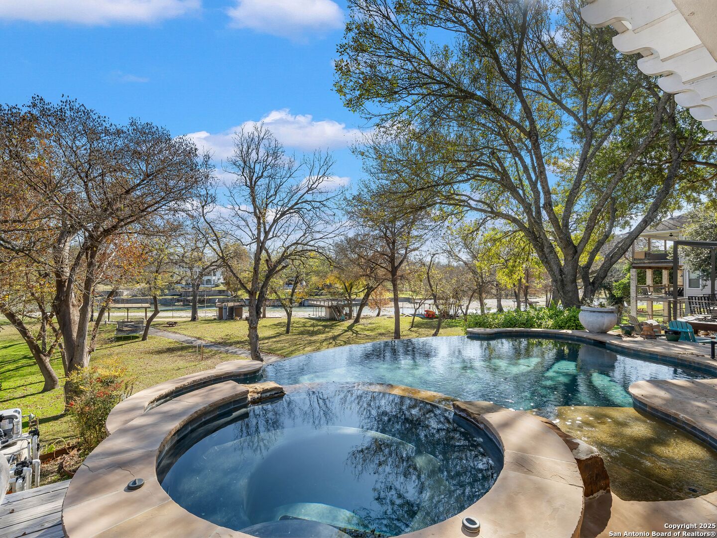 705 RIDGEROAD DR