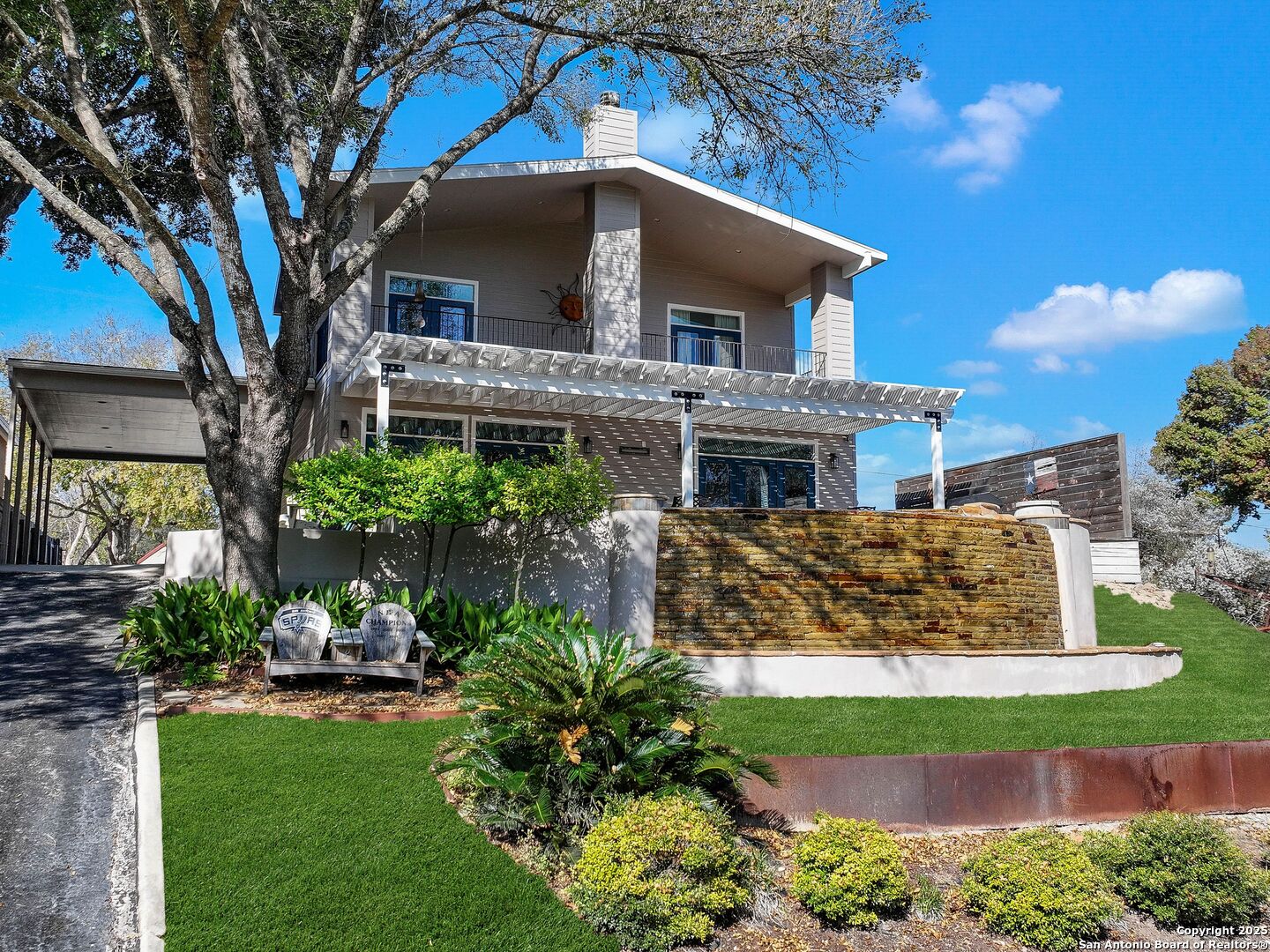 705 RIDGEROAD DR