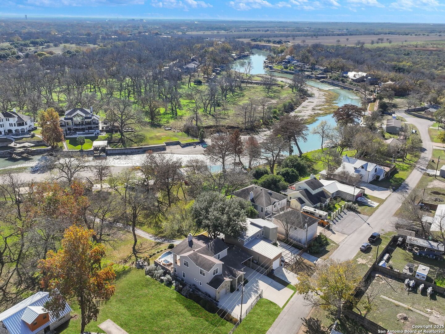 705 RIDGEROAD DR