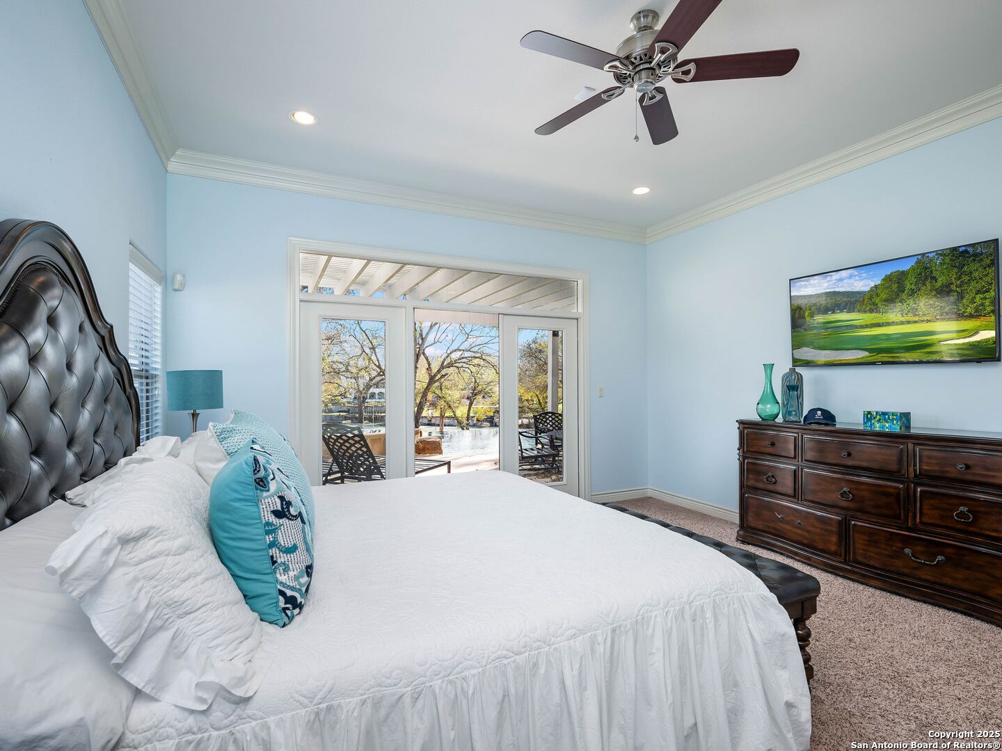 705 RIDGEROAD DR