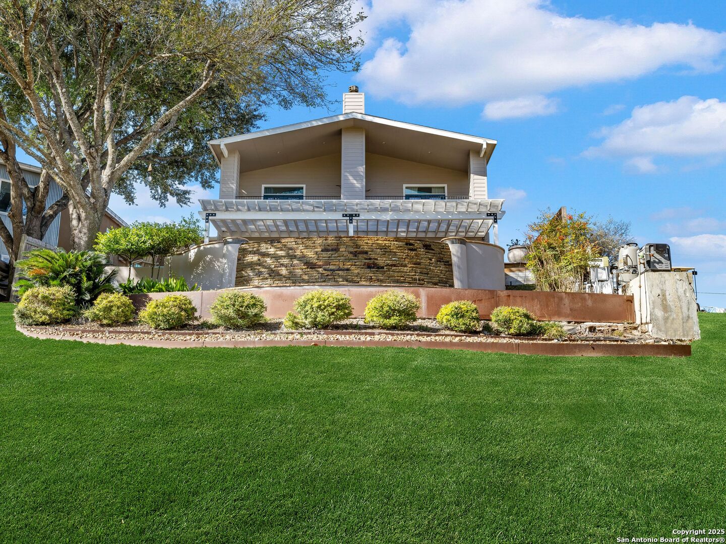 705 RIDGEROAD DR