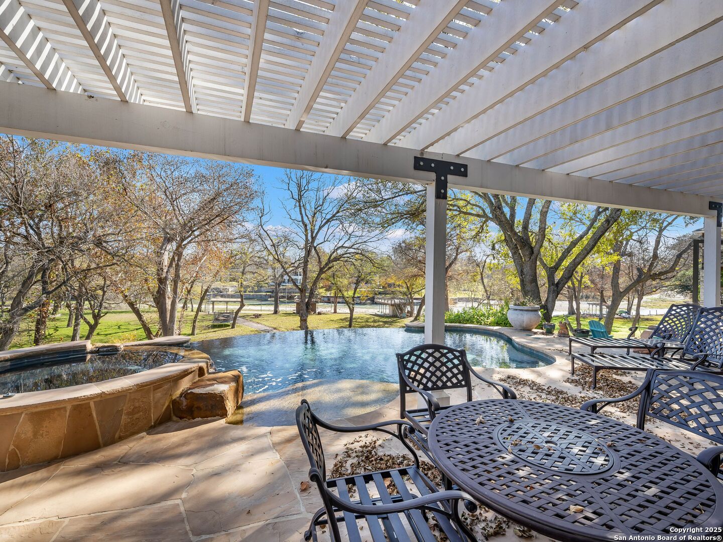 705 RIDGEROAD DR