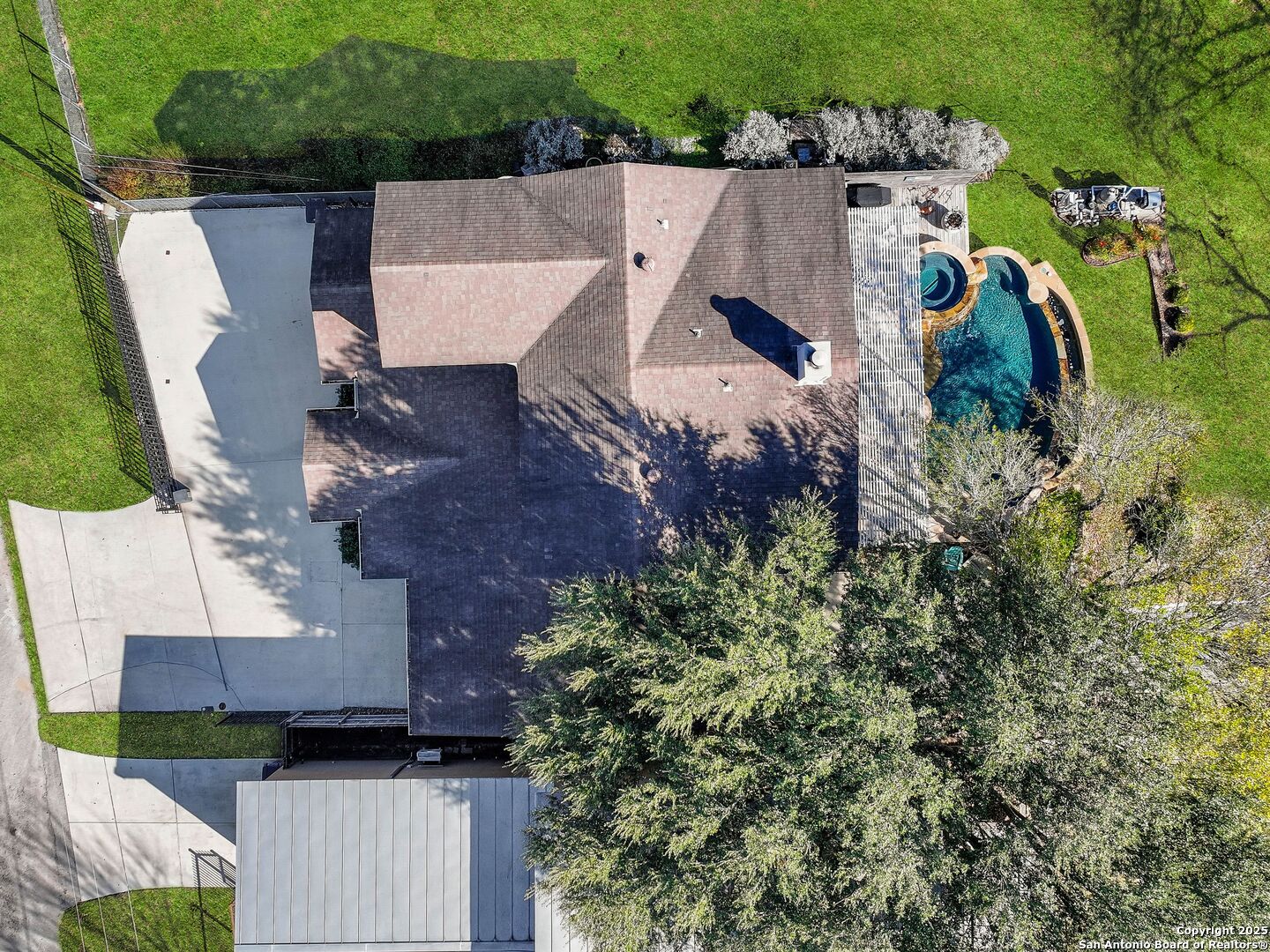 705 RIDGEROAD DR