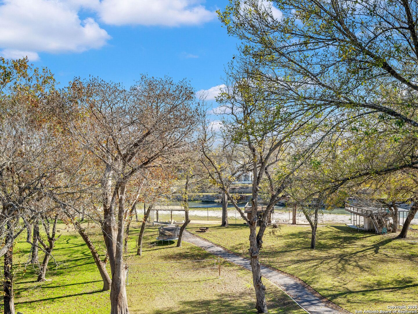 705 RIDGEROAD DR