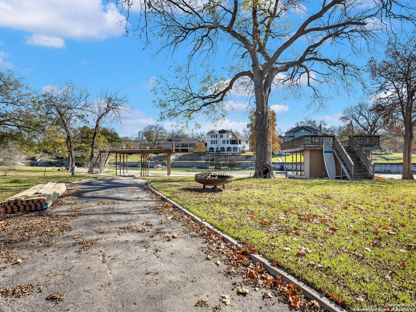 705 RIDGEROAD DR