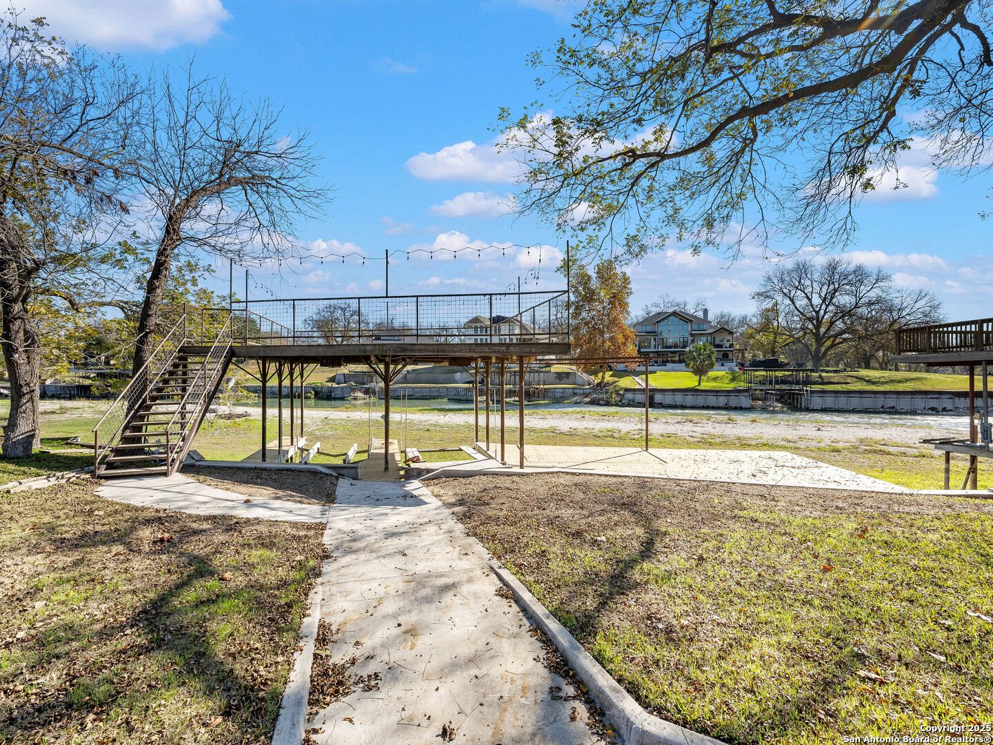 705 RIDGEROAD DR
