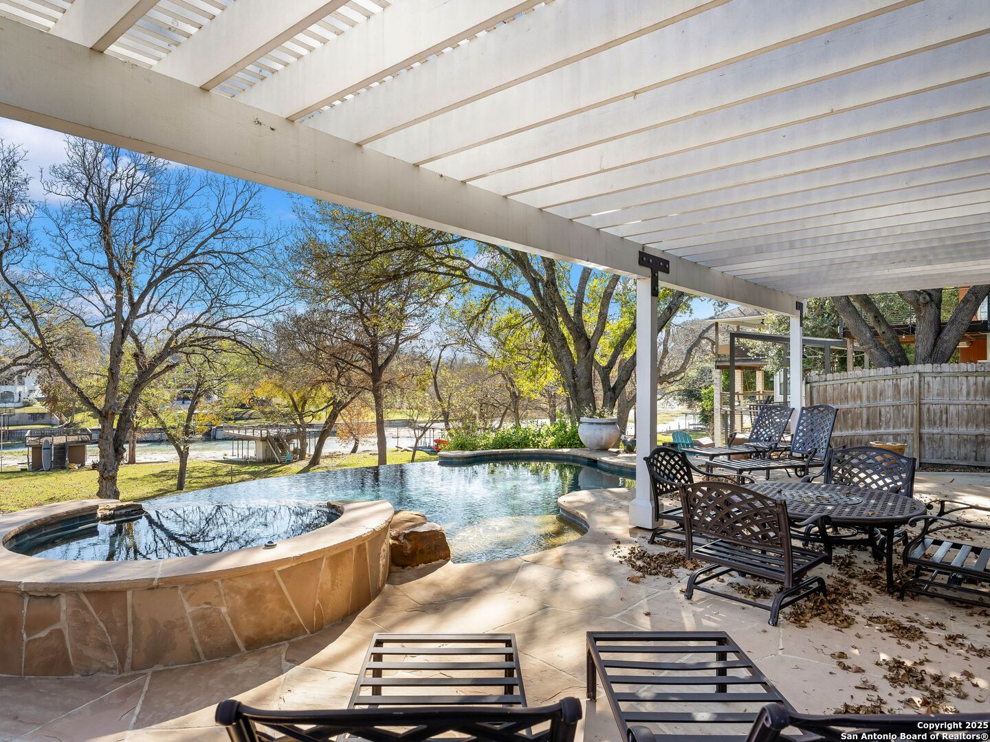 705 RIDGEROAD DR