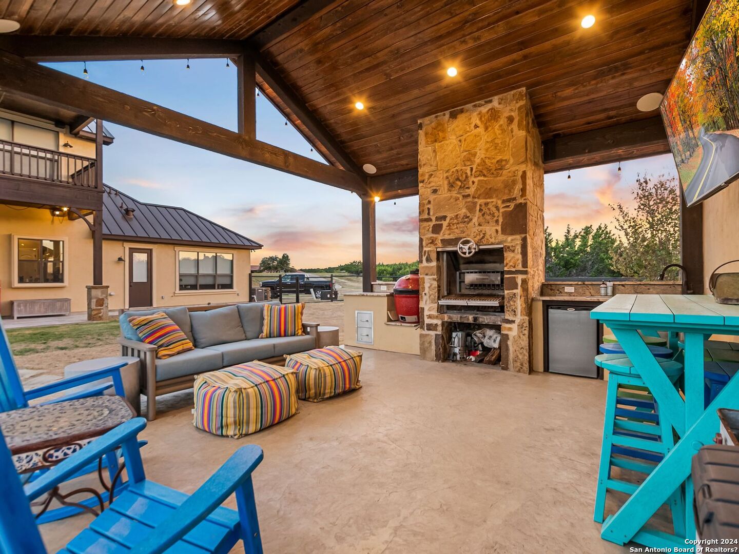 1087 Diamond Ridge