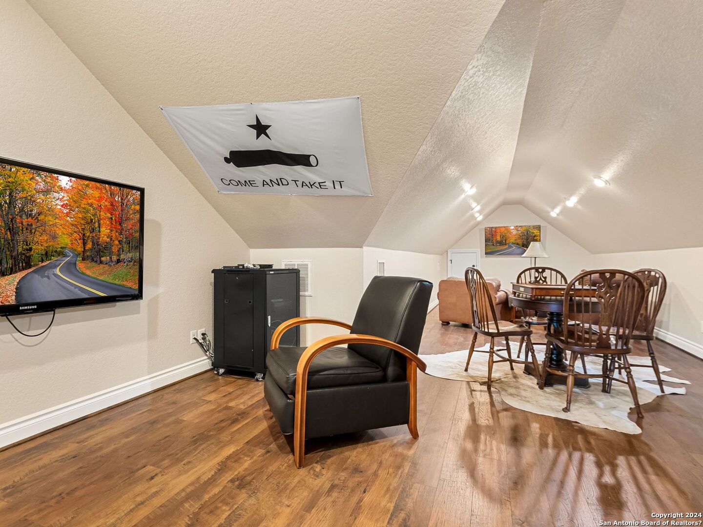 1087 Diamond Ridge