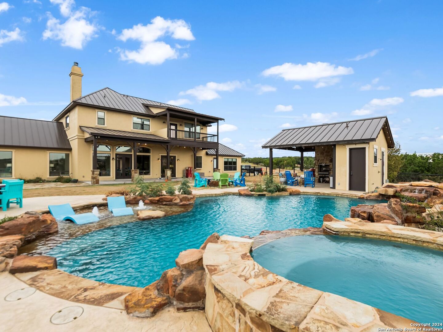 1087 Diamond Ridge