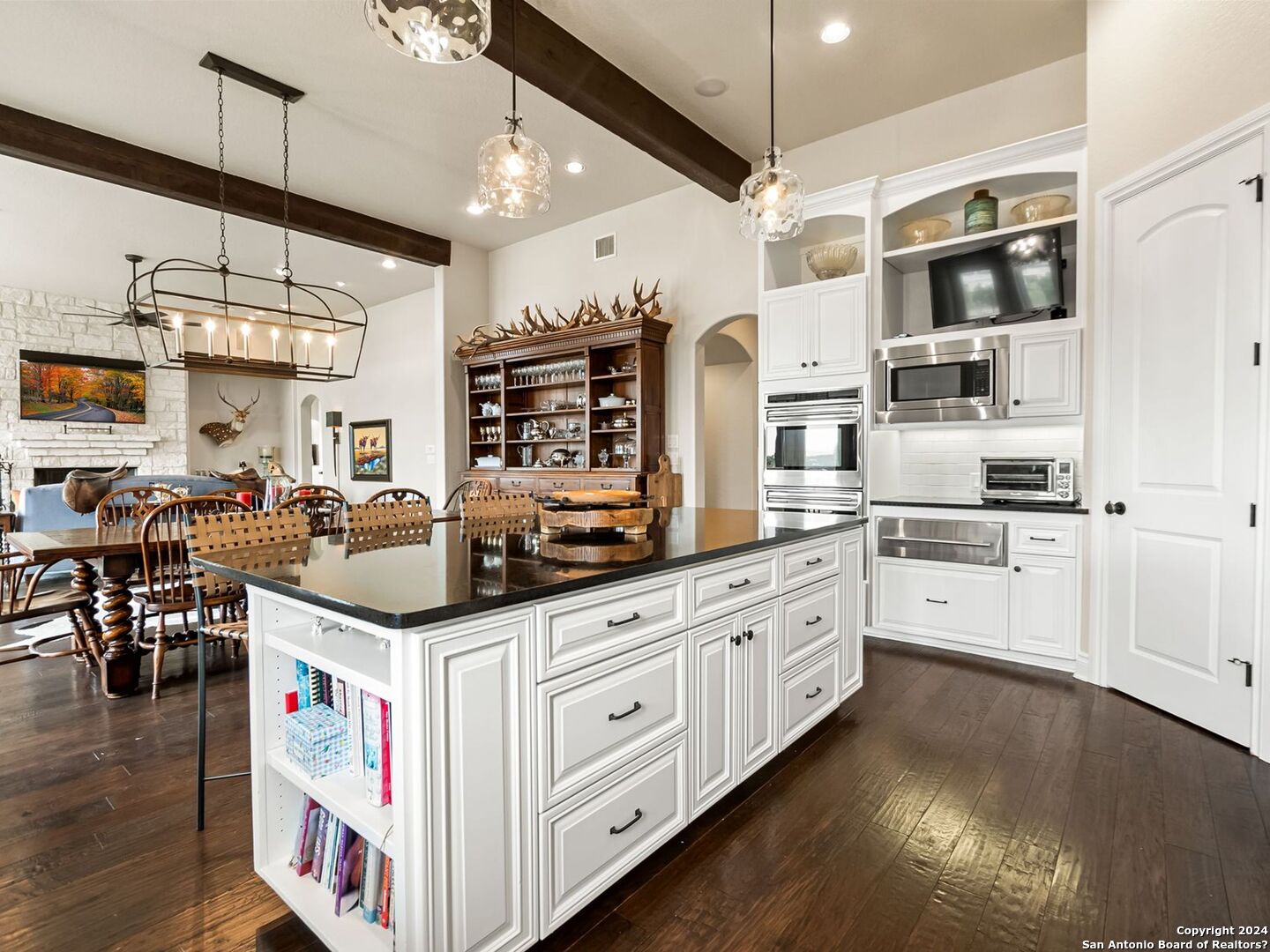 1087 Diamond Ridge