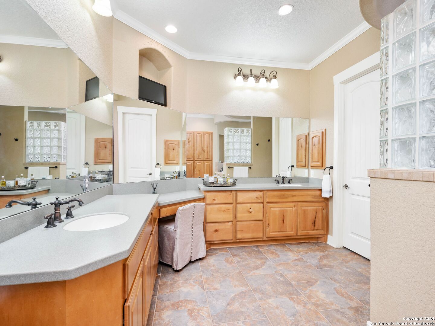 676 Long Meadows