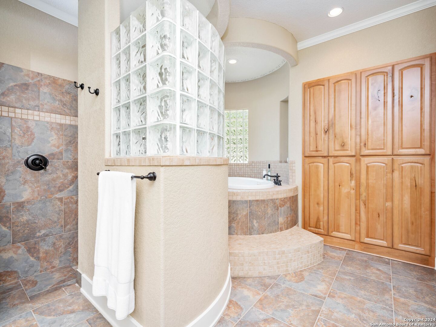 676 Long Meadows