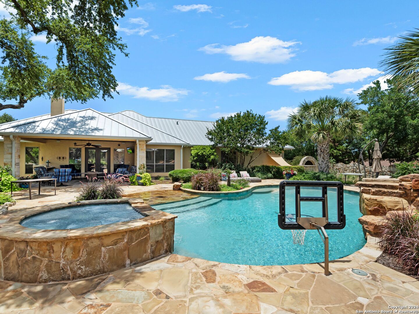 676 Long Meadows