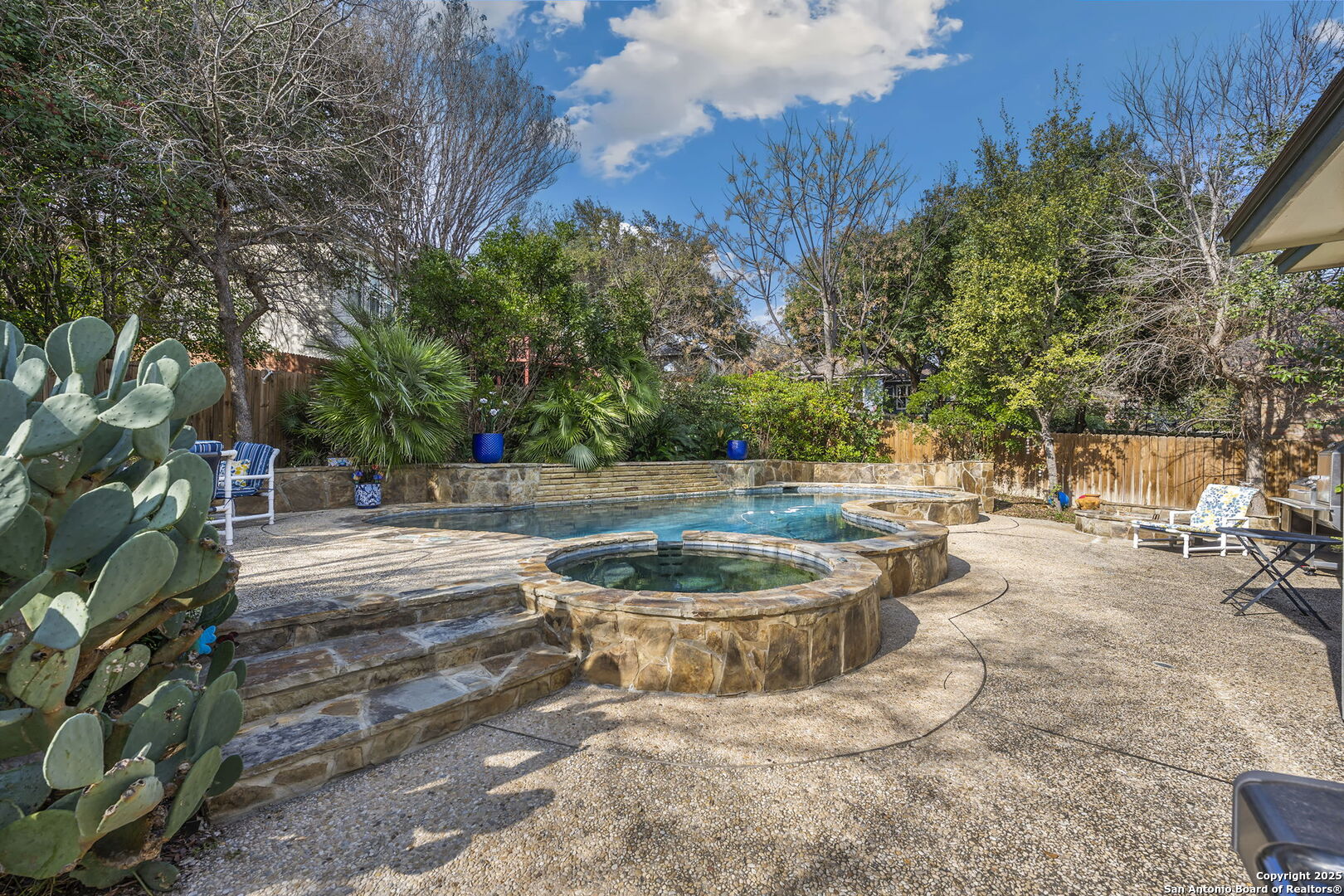 55 SILVERHORN DR