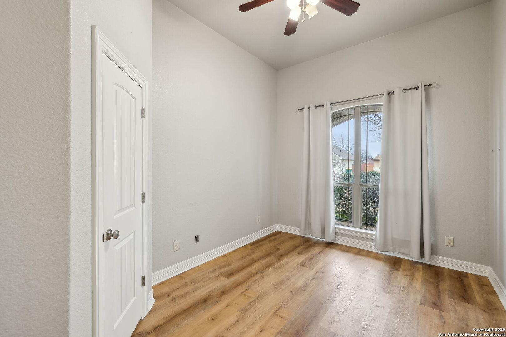 409 ENGLISH OAKS CIR
