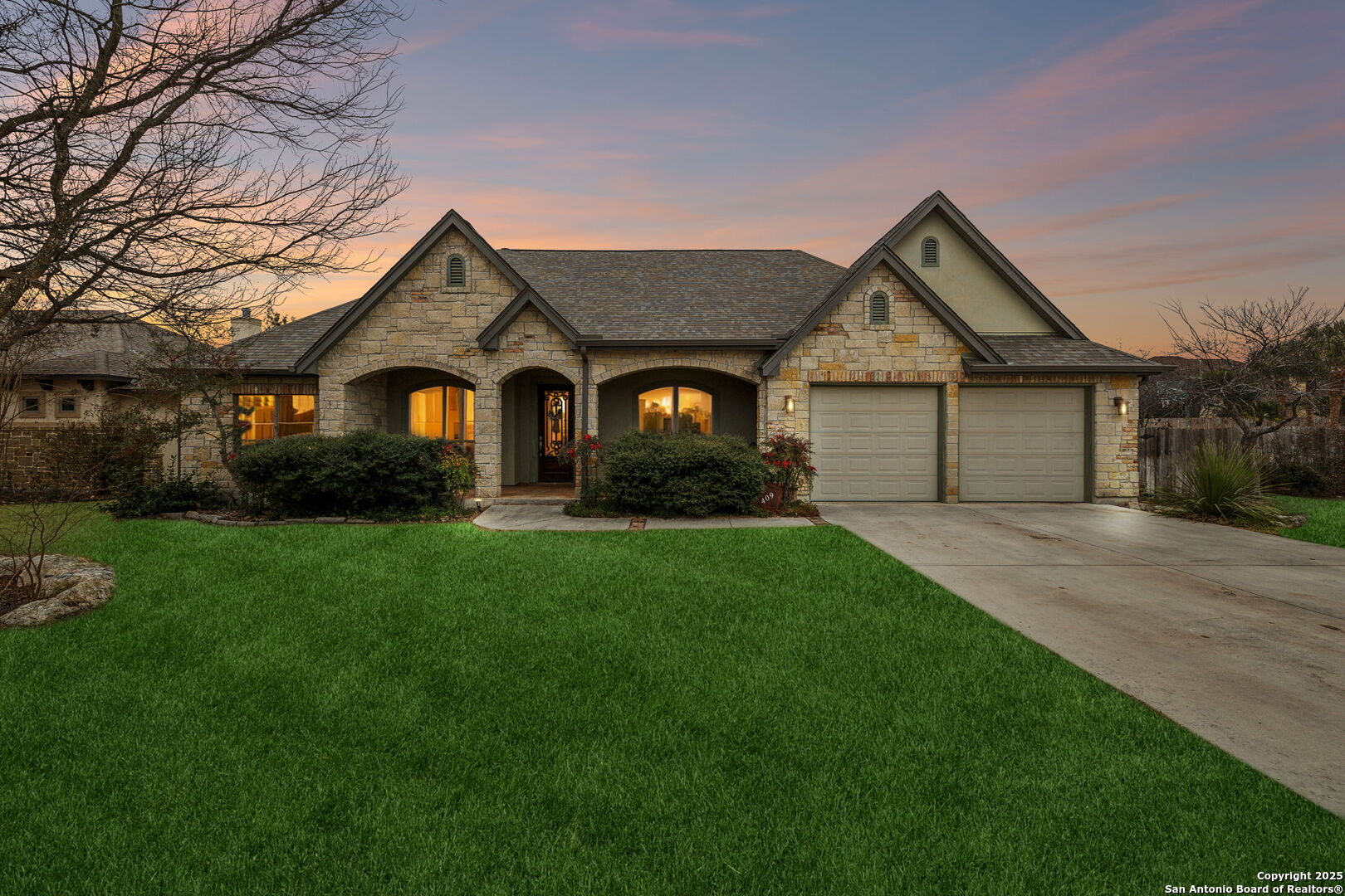 409 ENGLISH OAKS CIR