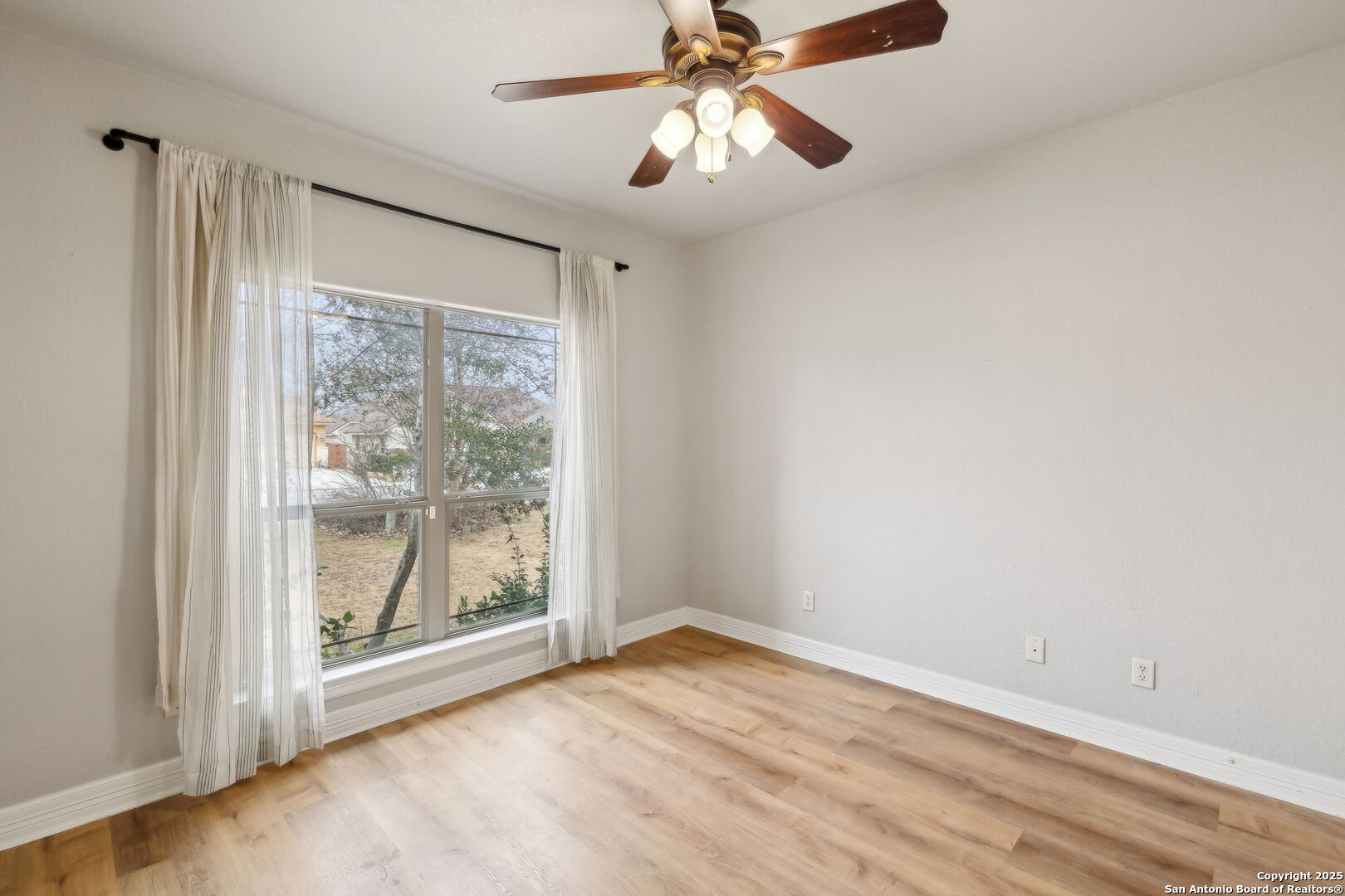 409 ENGLISH OAKS CIR