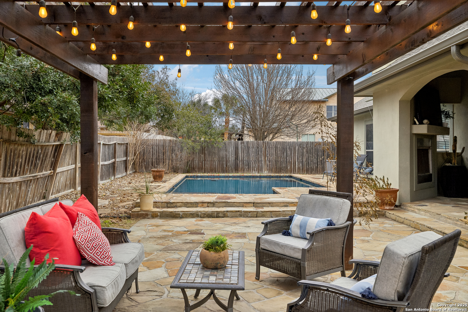 409 ENGLISH OAKS CIR