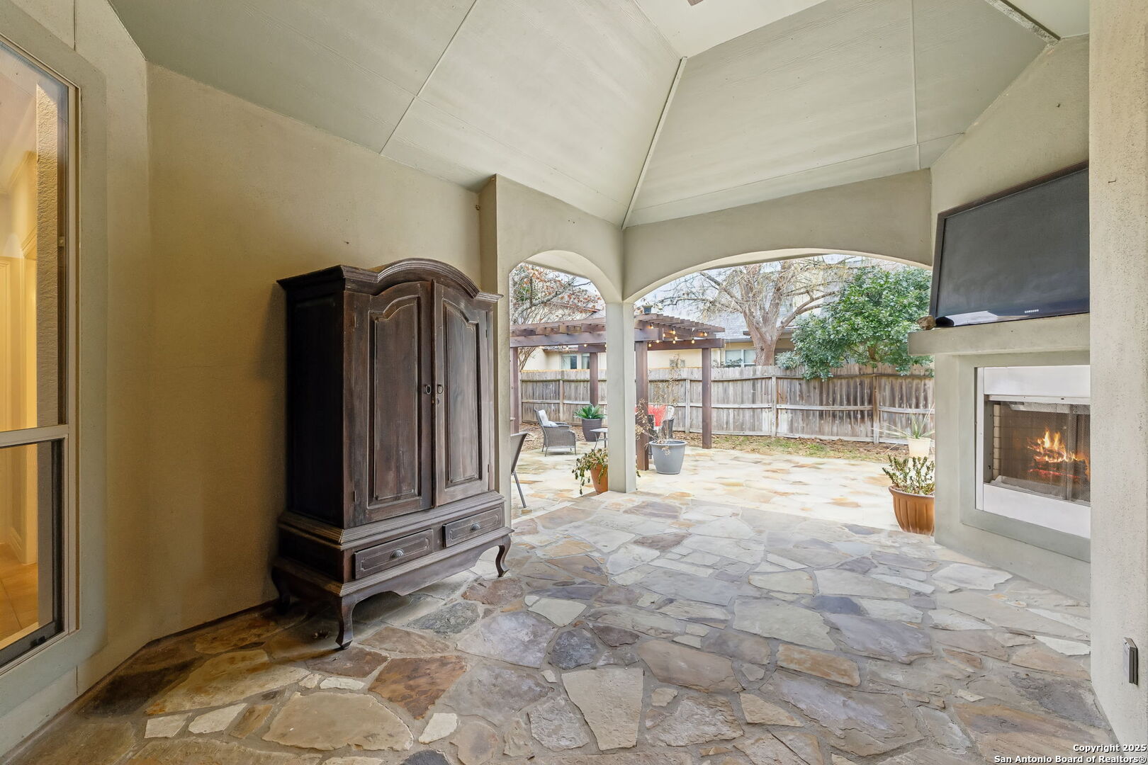409 ENGLISH OAKS CIR
