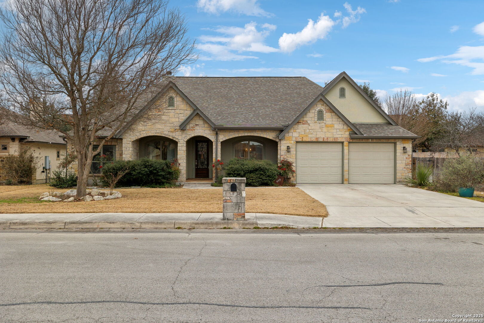 409 ENGLISH OAKS CIR