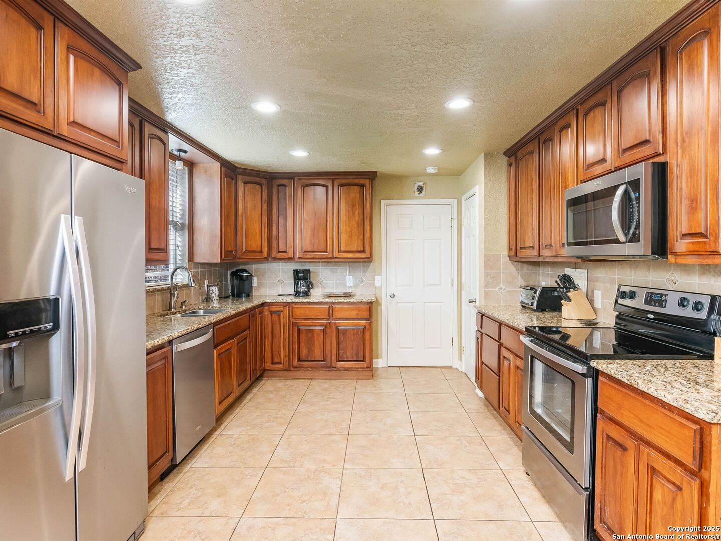 12422 PETITE AVE