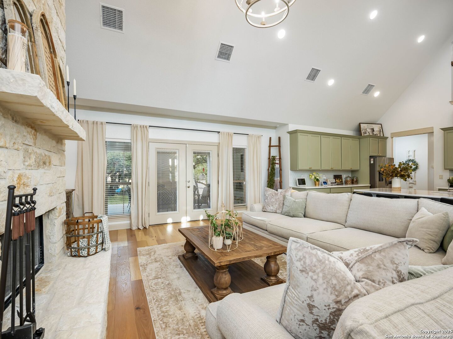 2221 Cascada Parkway