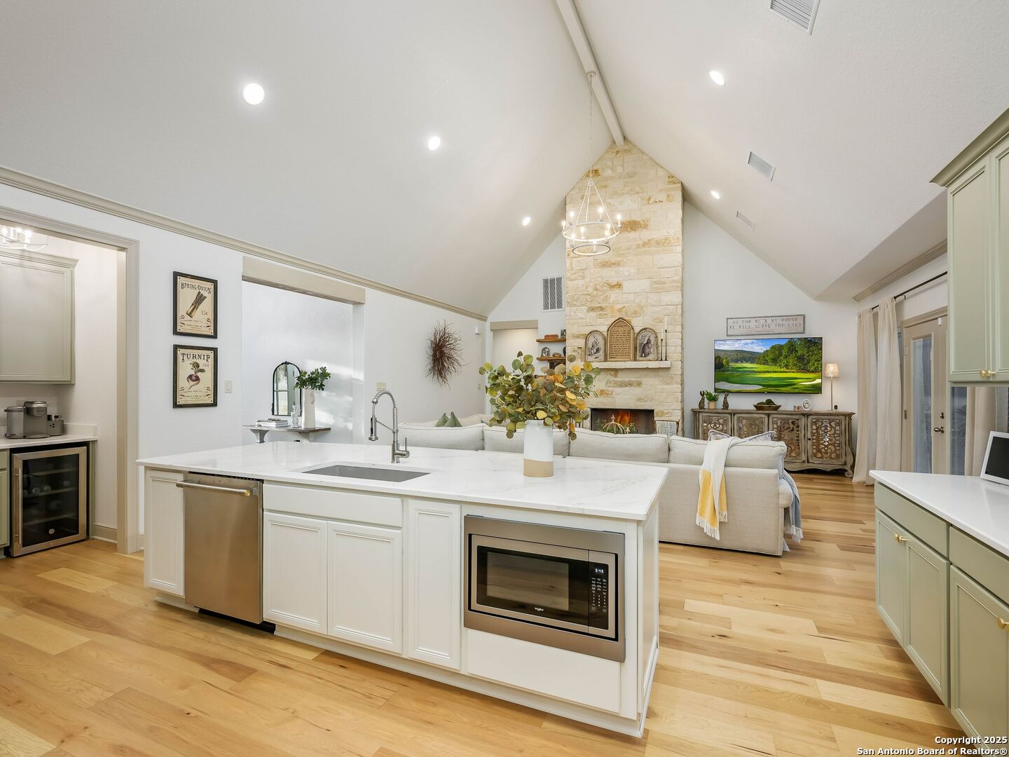 2221 Cascada Parkway