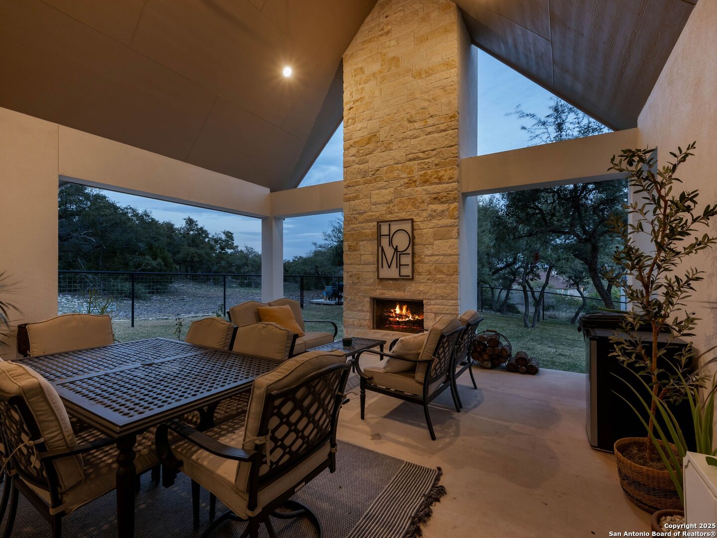 2221 Cascada Parkway