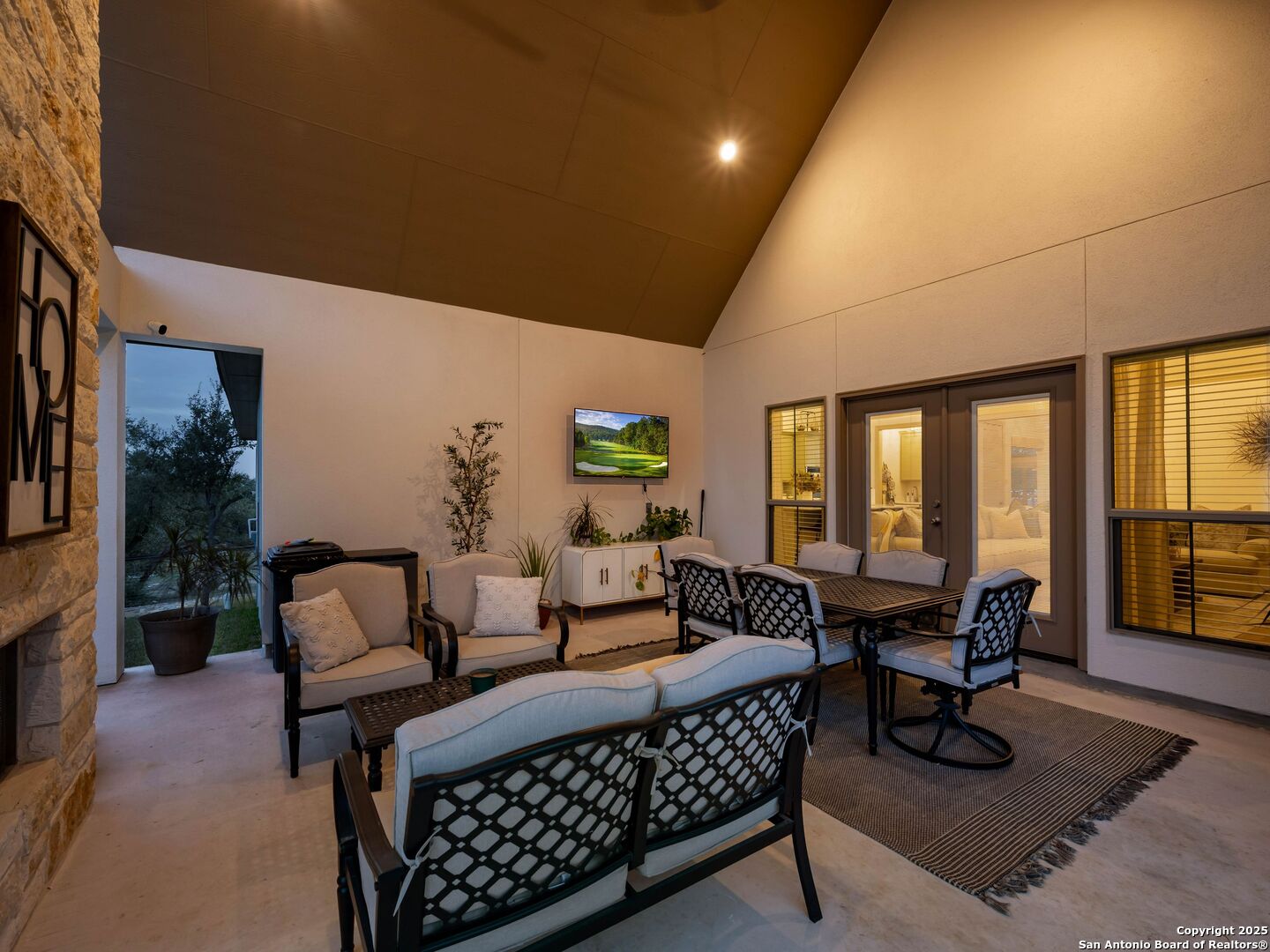 2221 Cascada Parkway
